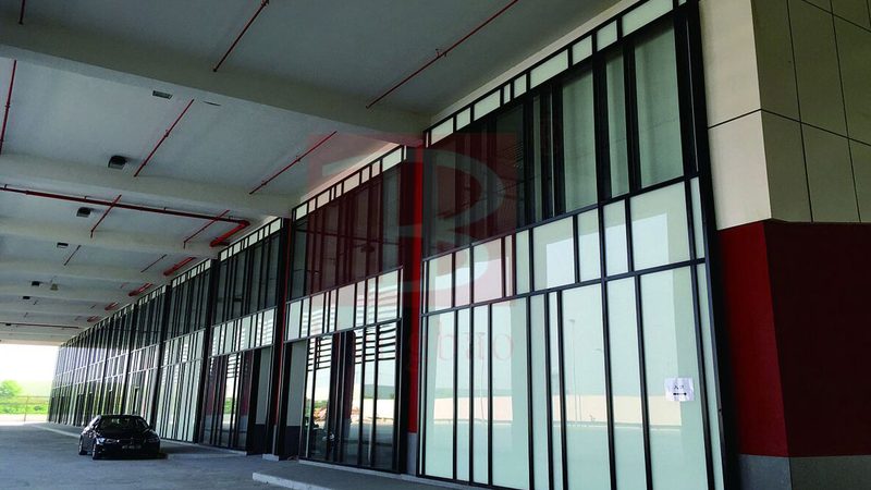 点式幕墙与全玻幕墙：材料成本解析与选型考量**